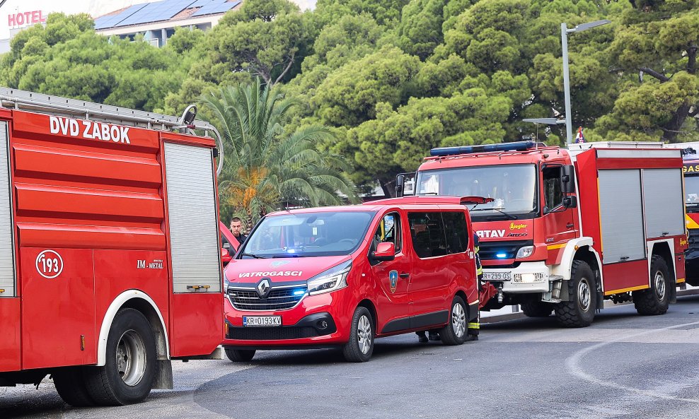 Vatrogasci cijelu noć gasili požar kod Omiša