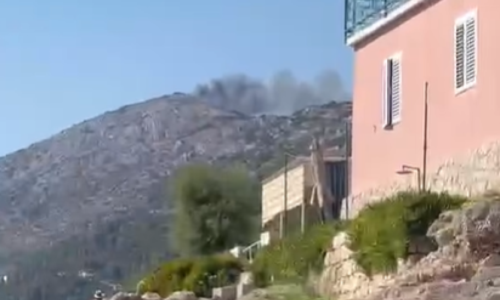 Razbuktalo se kod Omiša