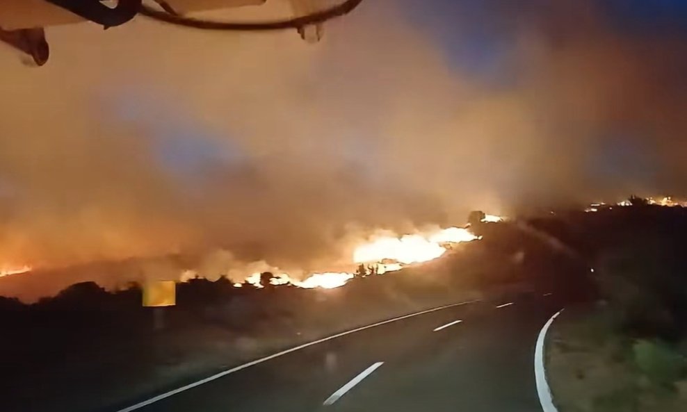 Požar na Dugom otoku