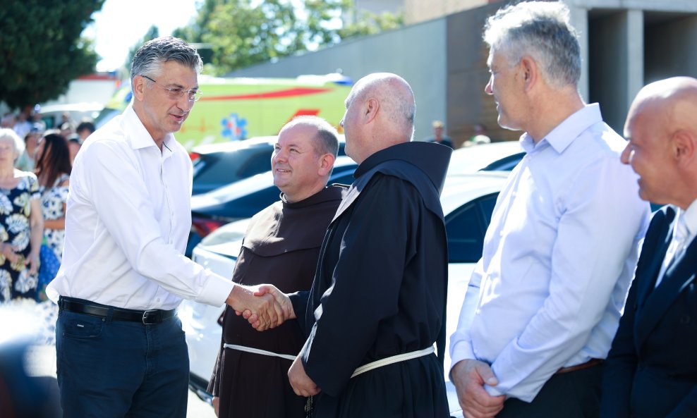 Andrej Plenković nakon mise komentirao požare