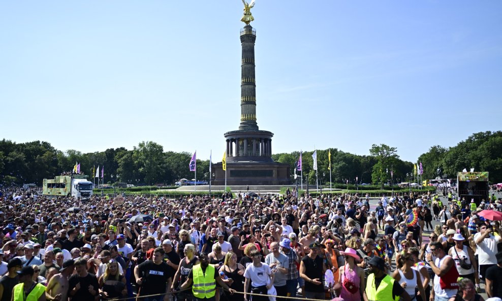 Na tisuće ljudi okupilo se u Berlinu