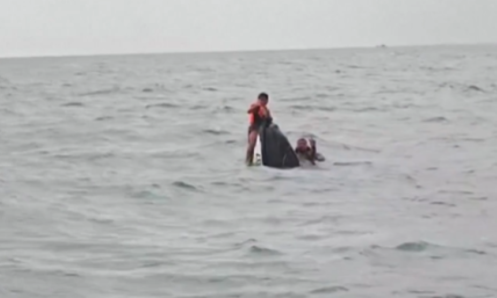 Otac i sinovi plutali su 16 sati na jet-skiju
