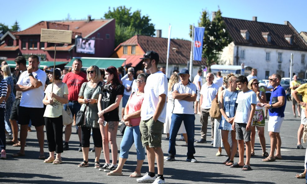 Prosvjed u Gospiću zbog opasnog otpada