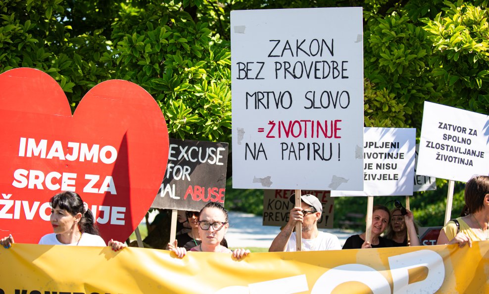 Prijatelji životinja - jedan od ranijih prosvjeda