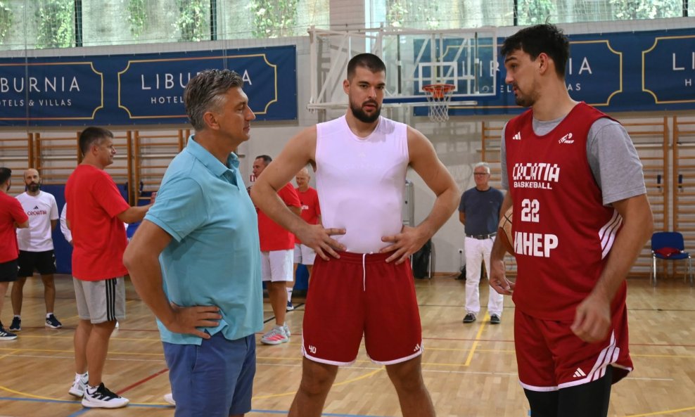 Posjet Premijera košarkaškoj reprezentaciji