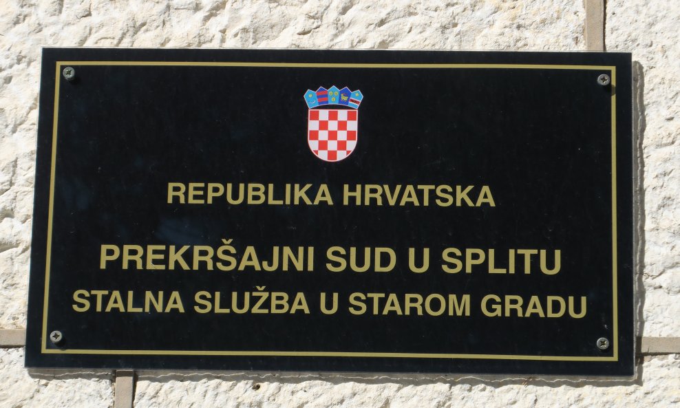 Prekršajni sud u Splitu kaznio je 26-godišnjaka
