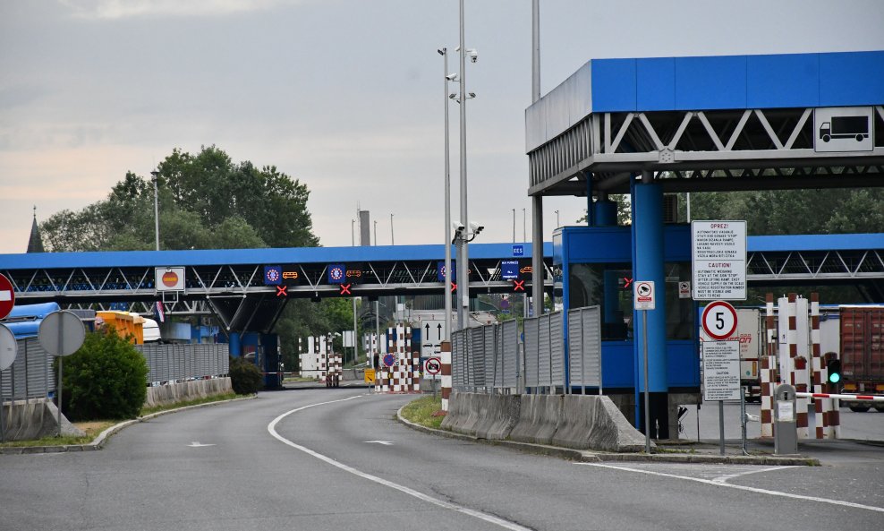 Stari granični prijelaz kod Stare Gradiške