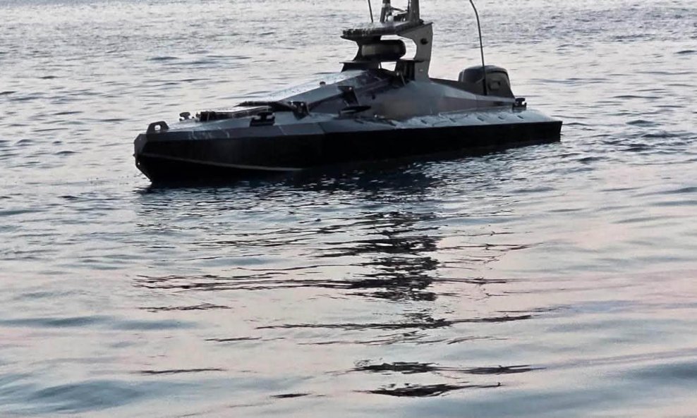 Pomorski dron blizu plinske platforme Neptun Deep