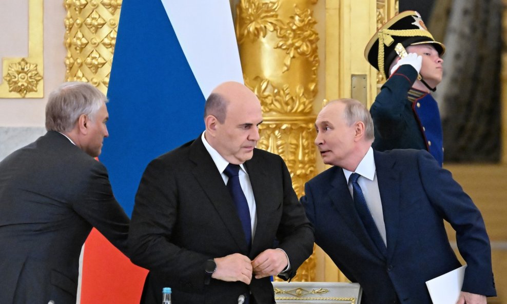 Predsjednik ruske Državne dume Vjačeslav Volodin, ruski premijer Mihail Mišustin i ruski predsjednik Vladimir Putin