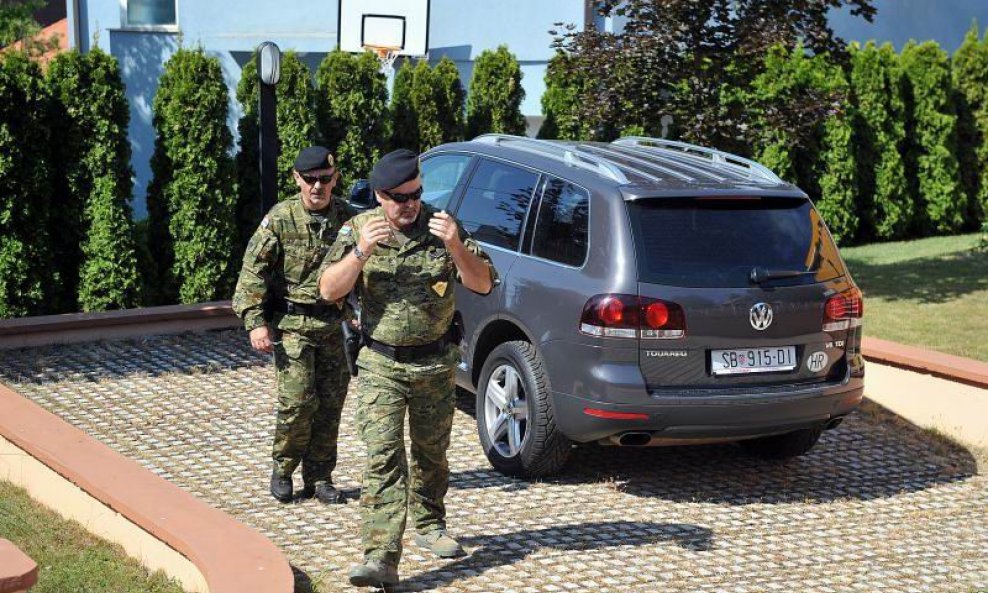 Vojna policija ispred Kruljčeve kuće
