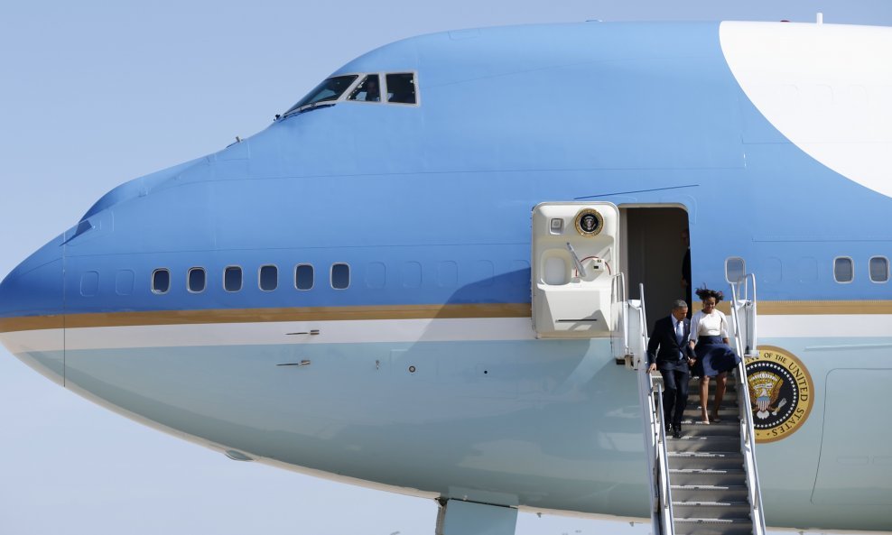 Barack i Michelle Obama Air Force One