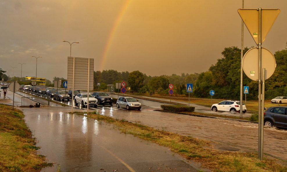 Prizor nakon nevremena u Puli