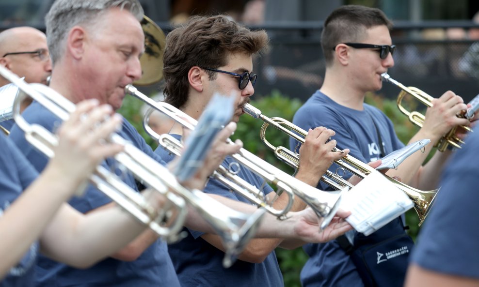 Marš kroz kvart u izvedbi Zagrebačkog orkestra ZET-a