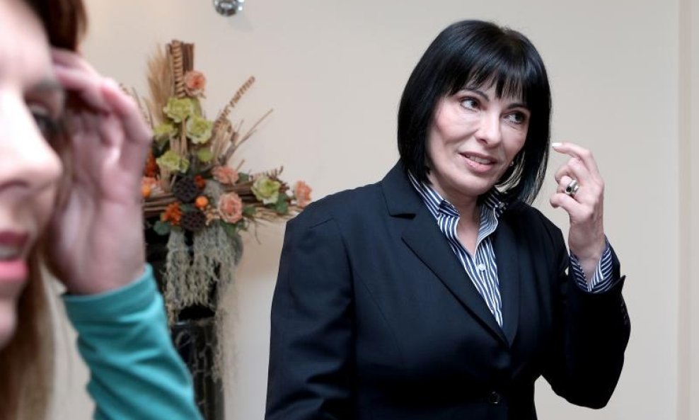 Marina Lovrić Merzel s Linićem u Saboru (6)