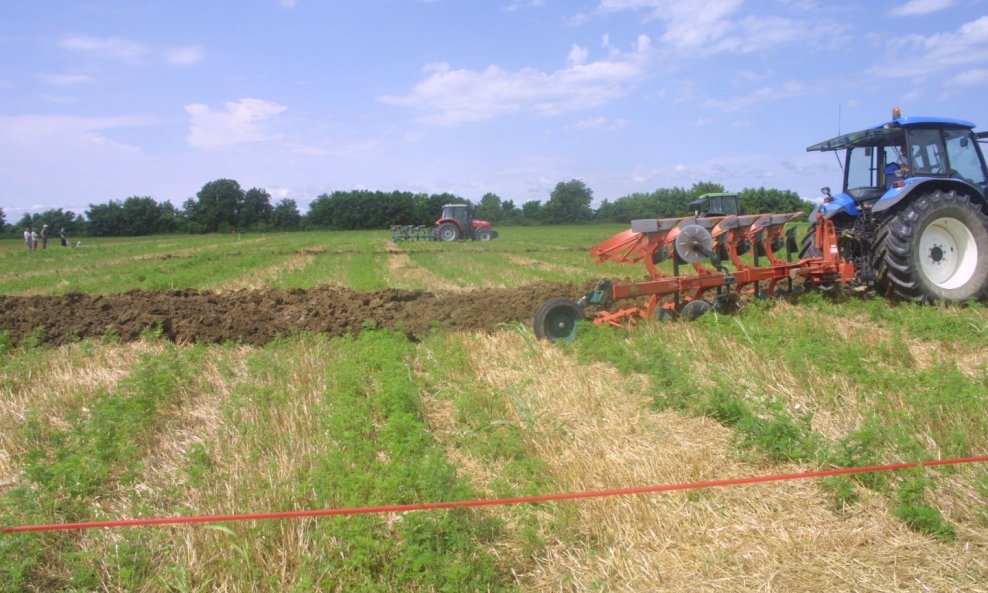 oranje traktor