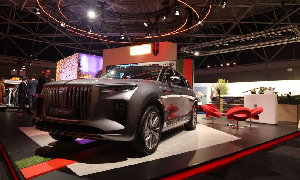 Hongqi E-HS9