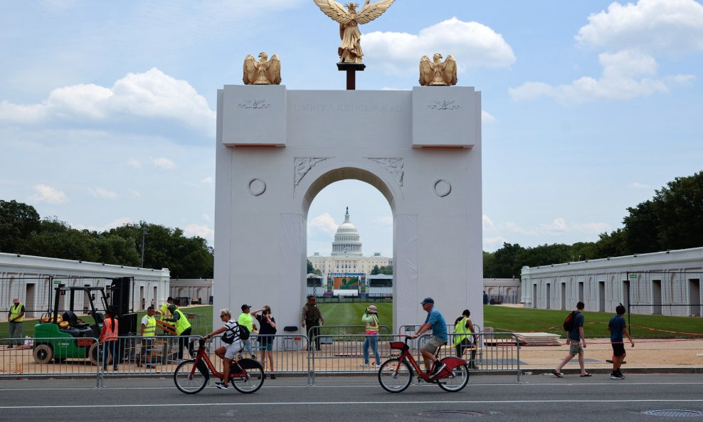 Replika slavoluka kakvog Trump gradi u Washingtonu