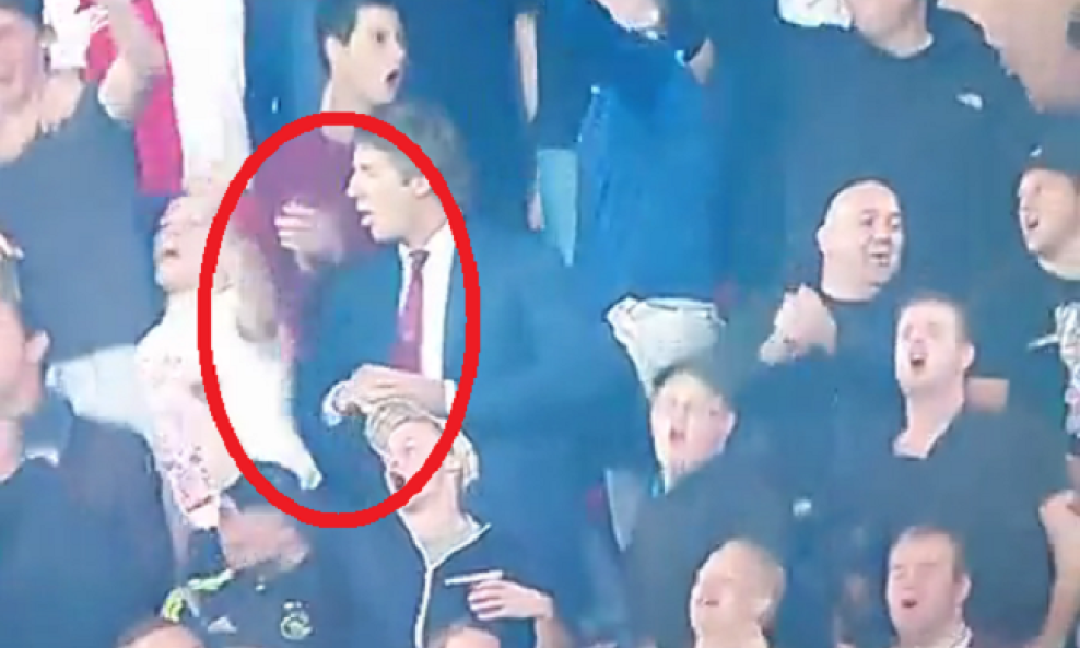 Van der Sar u 'guranju' s navijačima