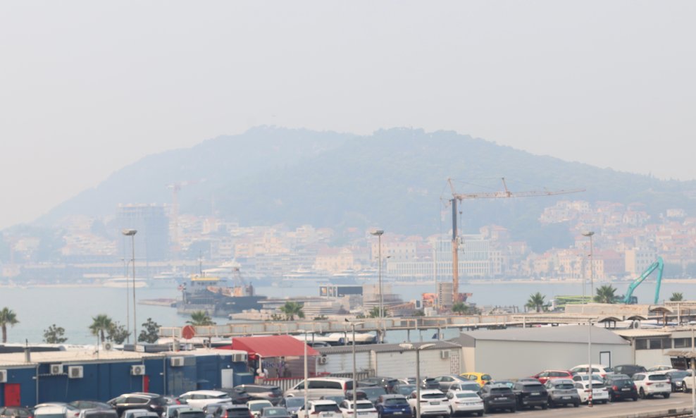 Split prekriven dimom zbog požara kod Tomislavgrada