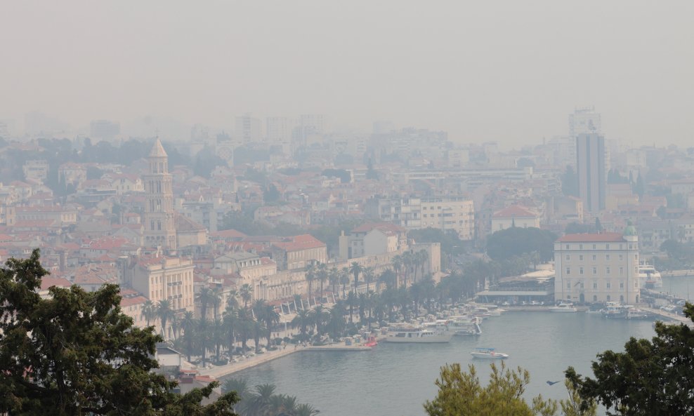 Split prekriven dimom zbog požara kod Tomislavgrada