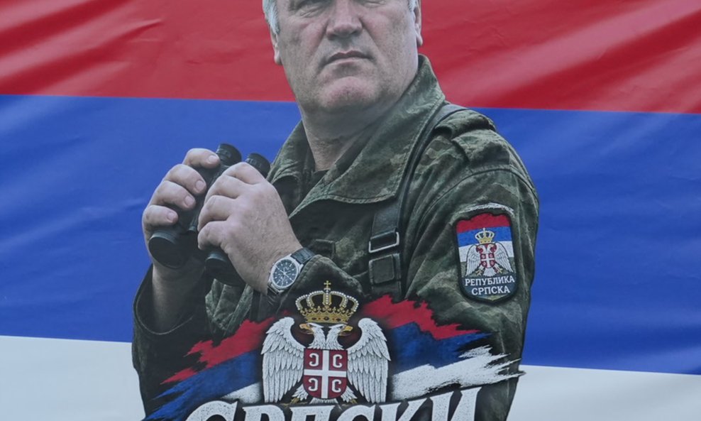 Tisuće ljudi odale počast Ratku Mladiću