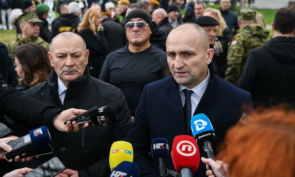 Ivan Anušić, Tomo Medved