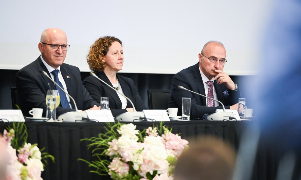 Sjednica četvrtog saziva Savjeta za Hrvate izvan RH - arhiva