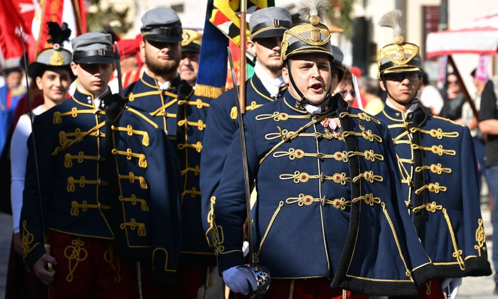 Varaždin: Svečani mimohod i postrojavanje povijesnih postrojbi