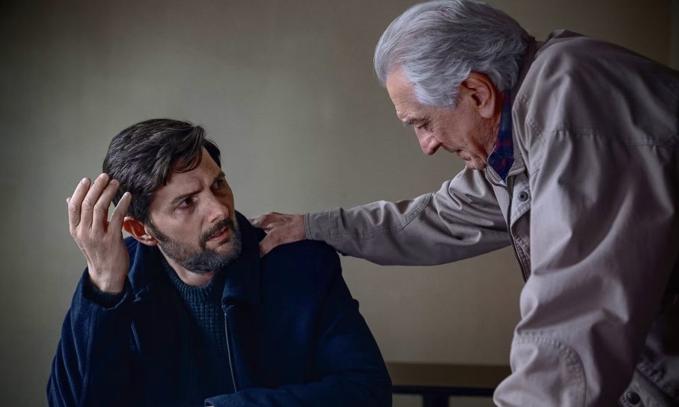 Robert De Niro i Adam Scott u filmu 'The Whisper Man'