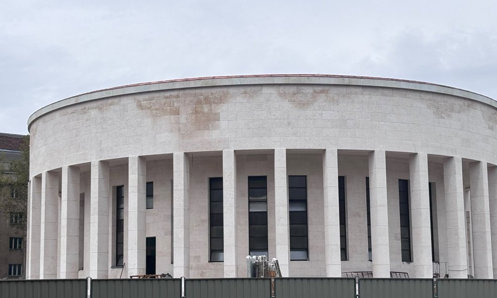 Mrlje na Meštrovićevom paviljonu