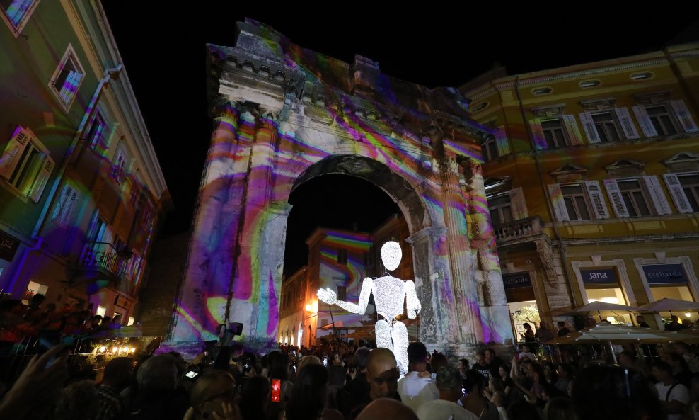 Visualia 2025.
