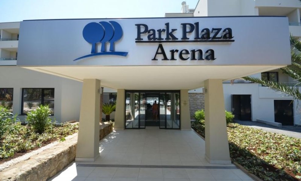 01.06.2015., Pula - Otvoren je renovirani hotel Park, najveca ovogodisnja investicija pulskog hotelijera Arenaturist. Rijec je o investiciji od sedam milijuna eura uz pomoc koje je ovaj hotel sa 175 soba iznad poznate havajske plaze dobio moderan izgled t