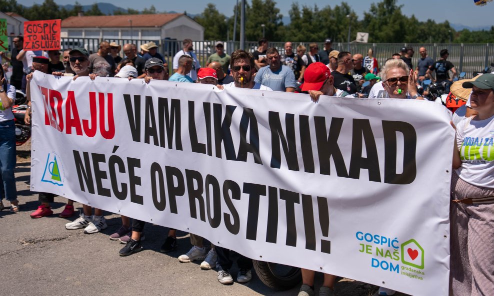 Prosvjedni hod pod nazivom "Hodaj za Liku"