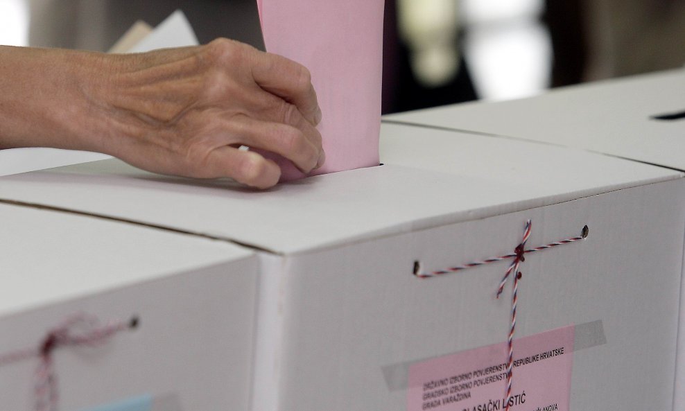biralište glasačka kutija