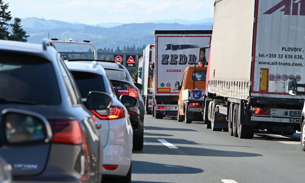 Kamioni na autocesti