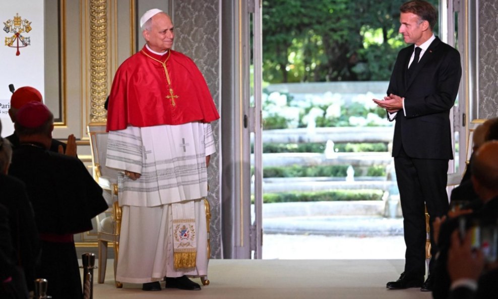 Papa Lav i Emmanuel Macron