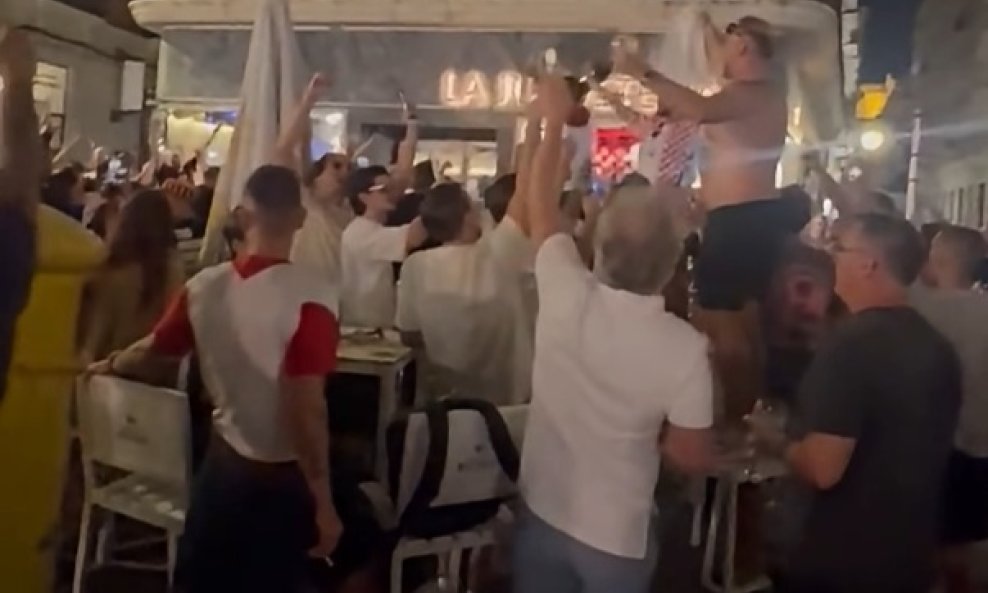 Hrvatski navijači u Sevilli