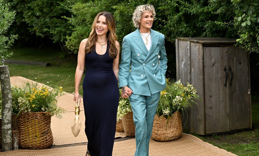 Sophia Bush, Ashlyn Harris