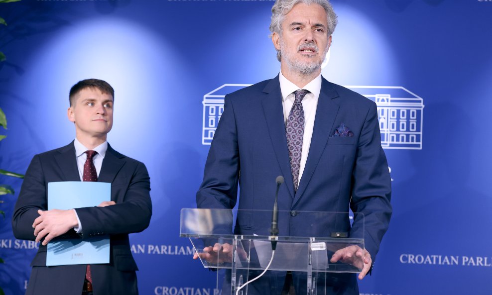 Nino Raspudić i odvjetnik Matija Bartol (lijevo)