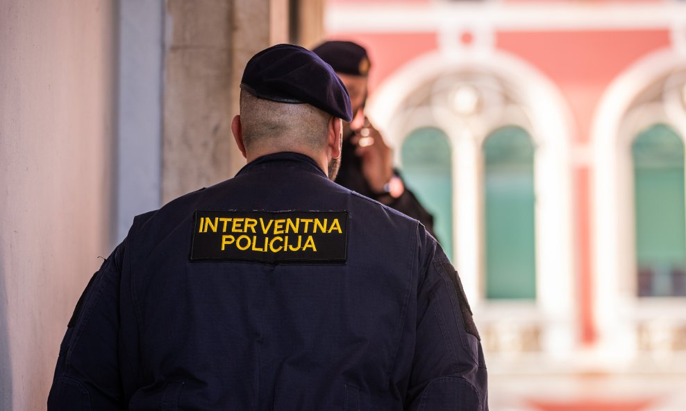 Policija na intervenciji nakon incidenta na Danima srpske kulture u Splitu