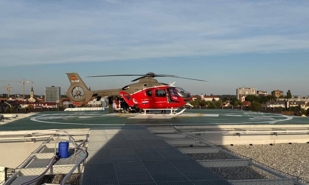 Prvi helikopter na helidromu Opće bolnice Varaždin