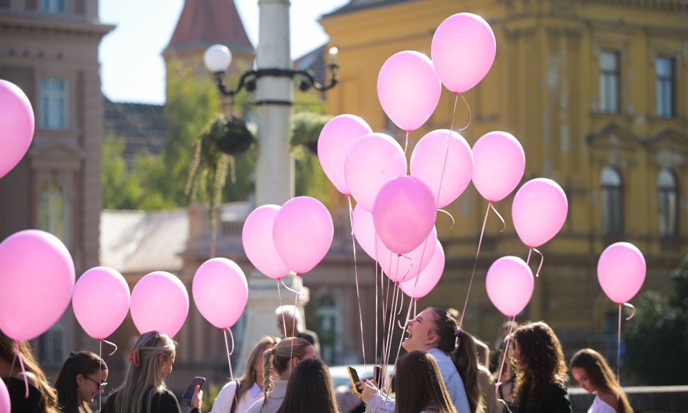 Zagreb: Održan 27. dan ružičaste vrpce, posvećen podizanju svijesti o raku dojke