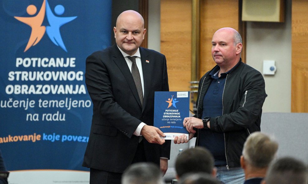Ante Šušnjar dodjeljuje ugovore obrtnicima