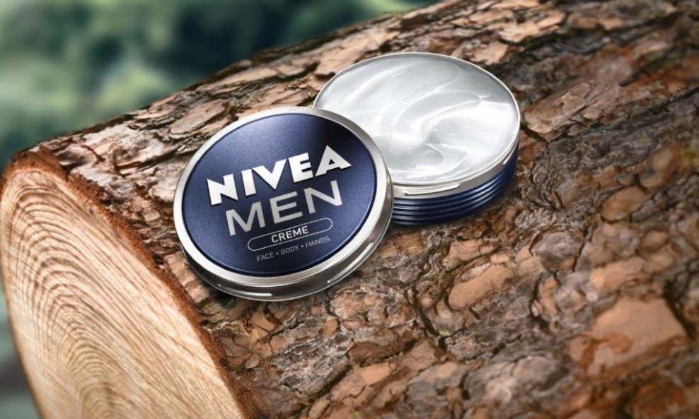 NIVEA_MEN_Creme on tree