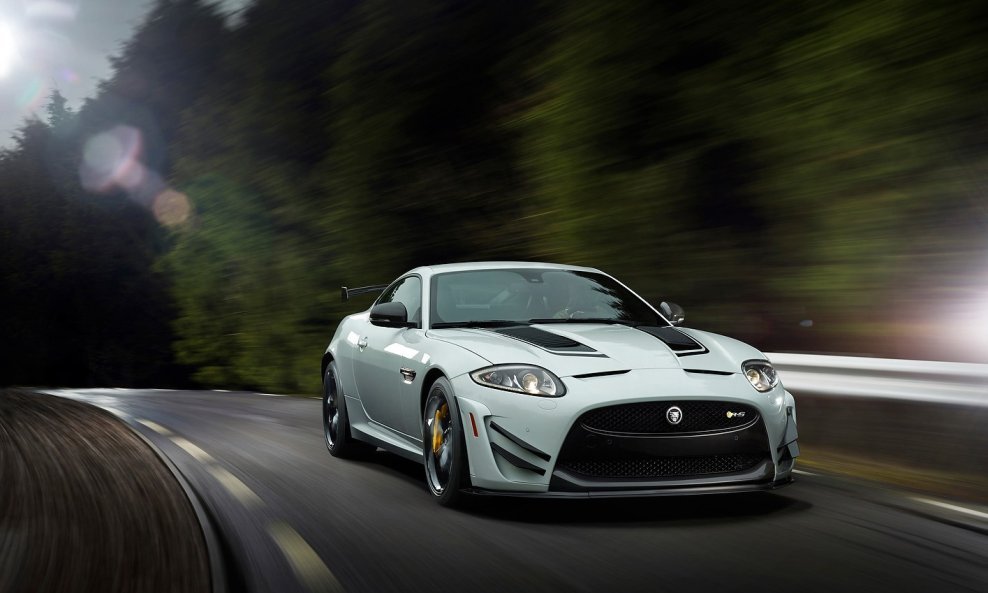 jaguar-xkr-s-gt-5[3]