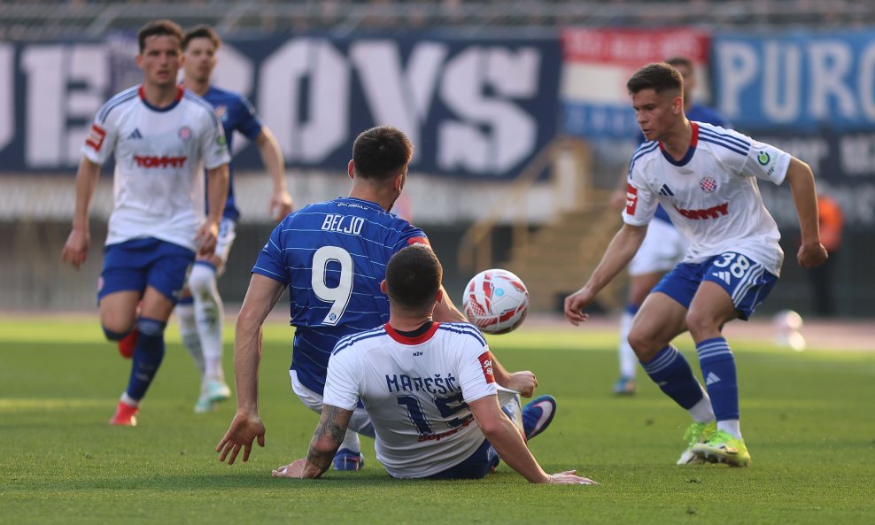 Hajduk Dinamo Luka Hodak (lijevo)