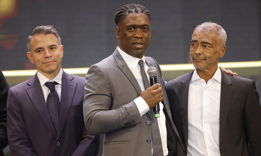 Clarence Seedorf (u sredini) u razgovoru s Romarijom