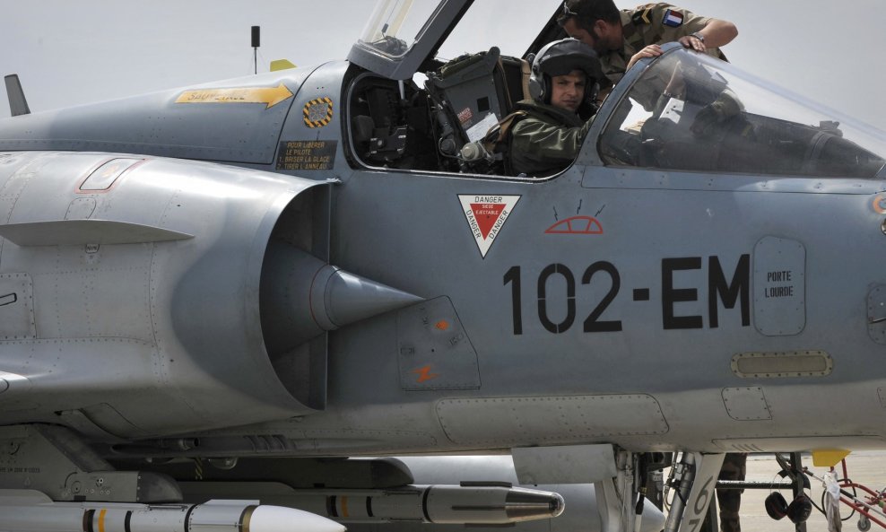 Six Mirage 2000
