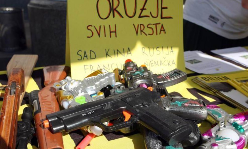 oružje plastični pištolji amnesty