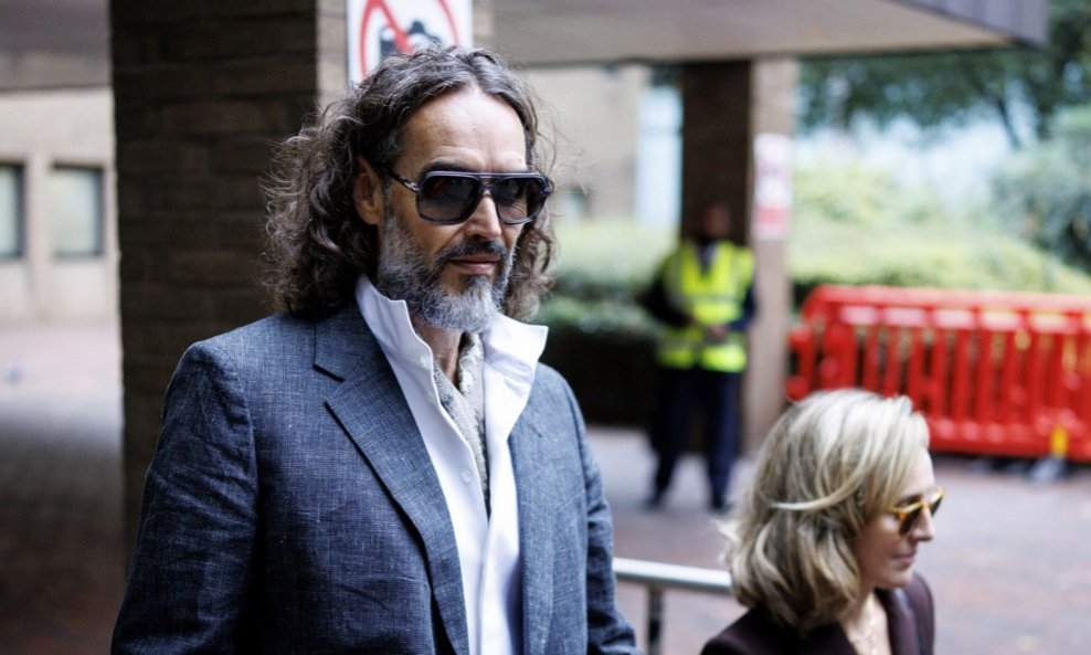Russell Brand sa suprugom